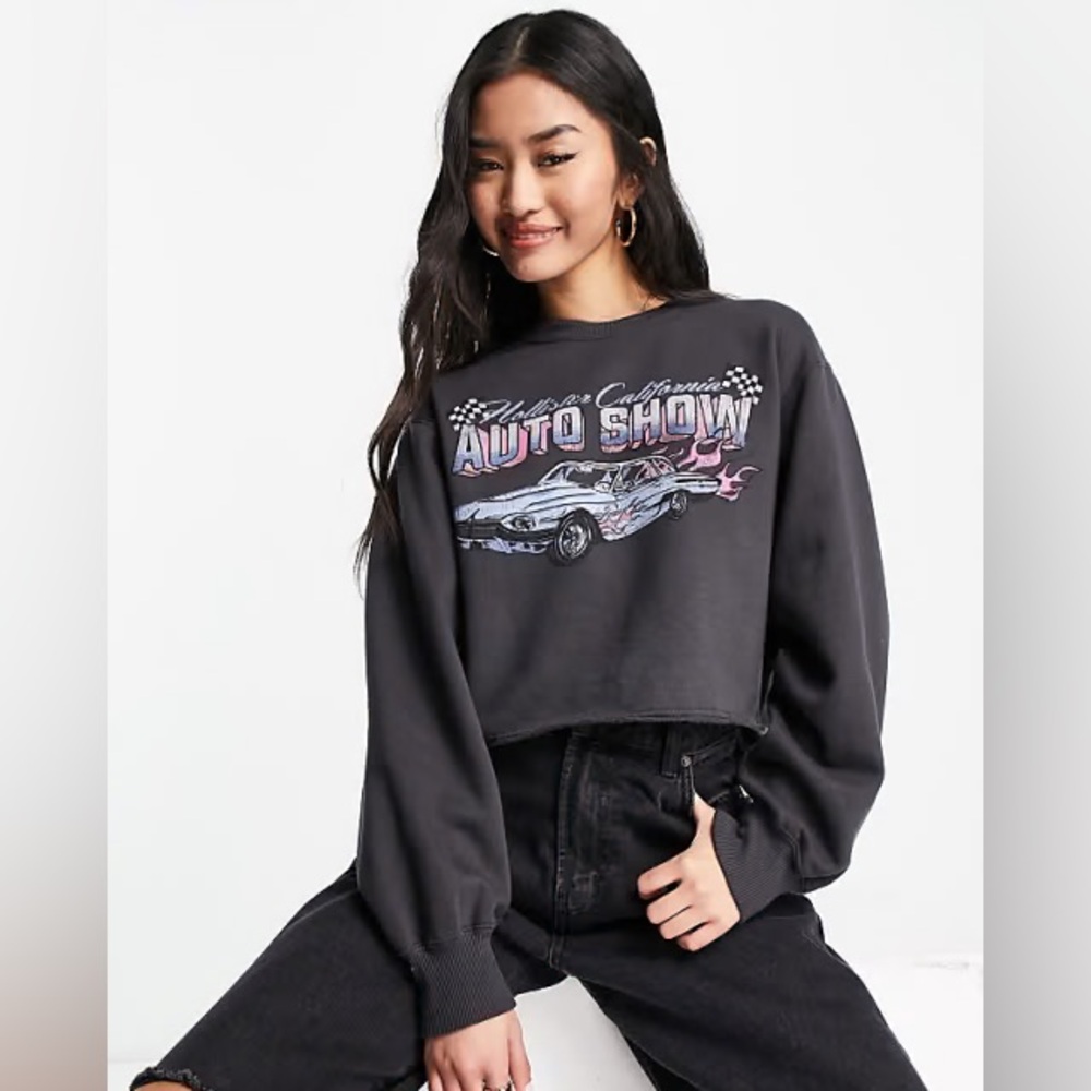 Hollister California Auto Show Cropped Crewneck Sweatshirt 🚗✨